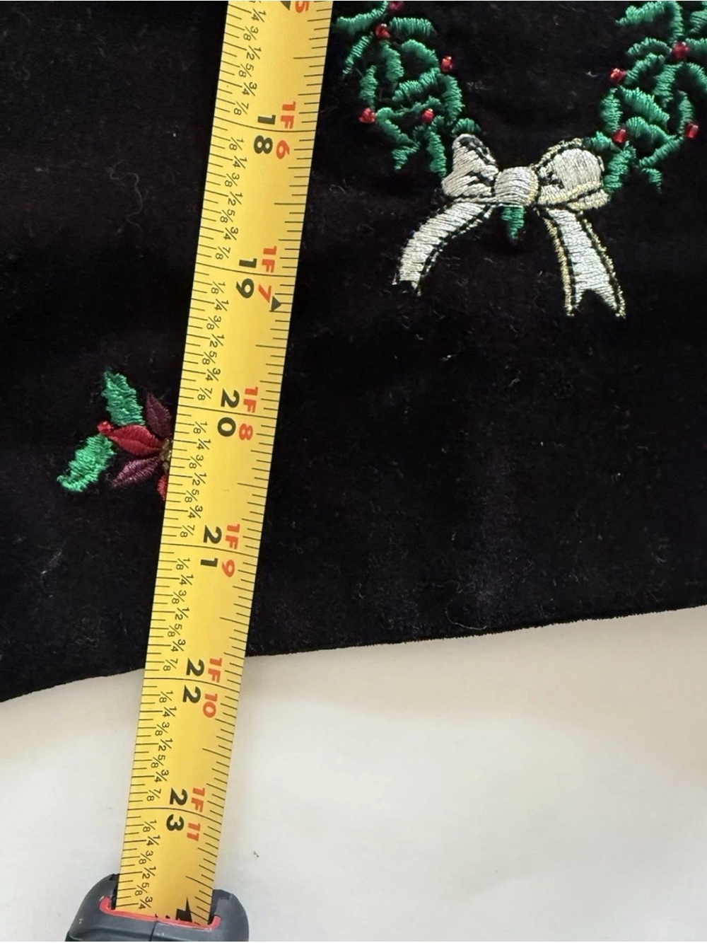 Ugly Christmas Vest Velvet Embroidered Wreaths Tartan Plaid Back 90s VTG Medium - Picture 12 of 12